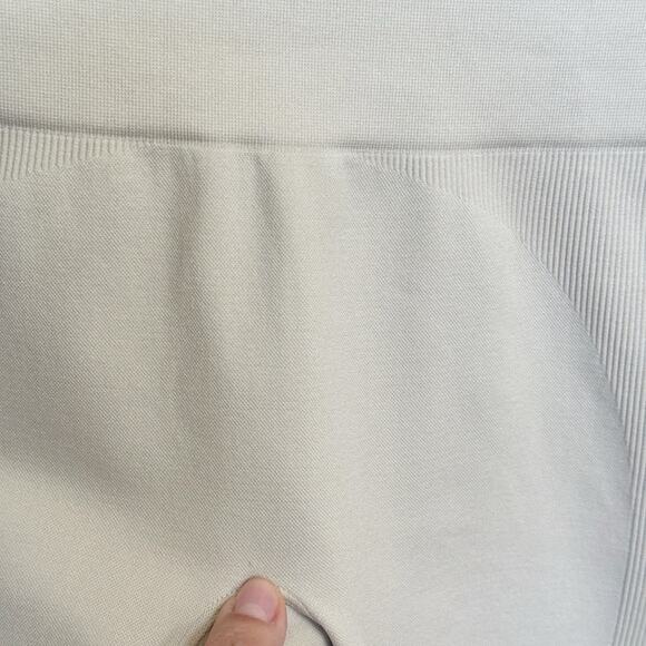 SET Active Sculptflex Leggings in Oatmilk Size Medium - Picture 3 of 8